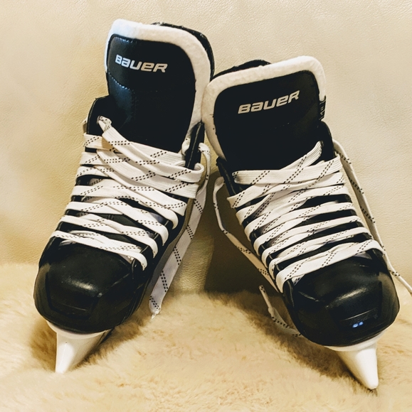 Bauer Supreme Youth hockey skates (2Y) - Picture 2 of 5